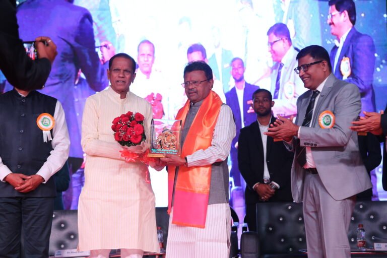 Shri Sawale Saheb felicitating Shri Rajendraji Shingane (Ex Cabinet Minister, Maharashtra State) in Prize distribution ceremony in PSpandan 2025