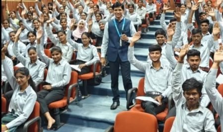 Our OSD and HOD (RA)-Dr. Somnath Swami Vibhute was invited as a Resource Person for the Induction Program of First Year B. Pharmacy