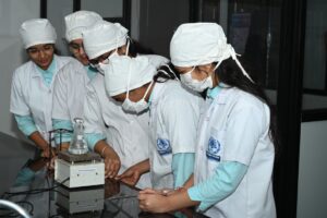 Pharmaceutical Chemistry Lab